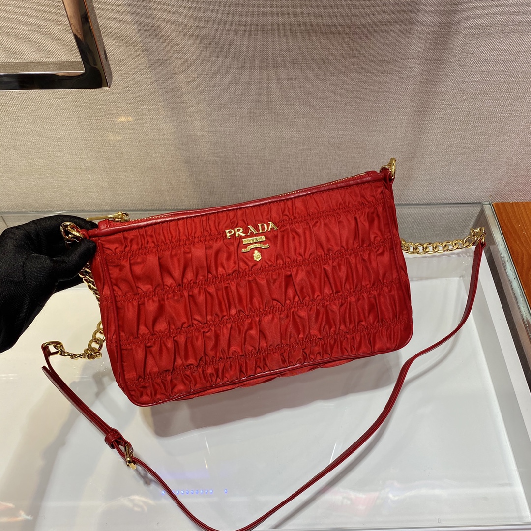 𝐏𝐑𝐀𝐃𝐀 New 1BH171 crease