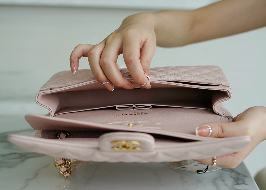 𝐂𝐇𝐀𝐍𝐄𝐋 Classic Flap France 🇫🇷 𝐇𝐇 𝐚𝐚𝐬 Original Caviar 🐂 Imported Channel Custom Calfskin Classic Flap Bag Cherry Blossom Pink 🌸