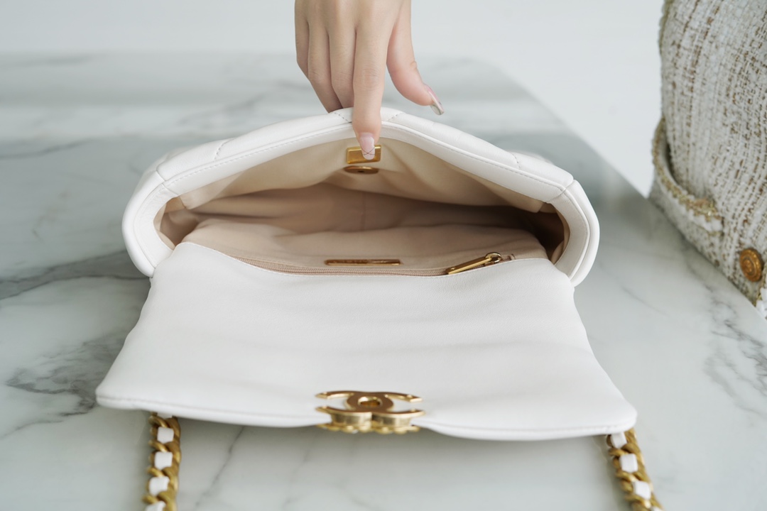 𝗖𝗛𝗔𝗡𝗘𝗟 ❶❾ 𝗕𝗔 𝗚 Original lambskin series ❥ Genuine leather ❥ Small ❥ Snow White 👰‍♀️