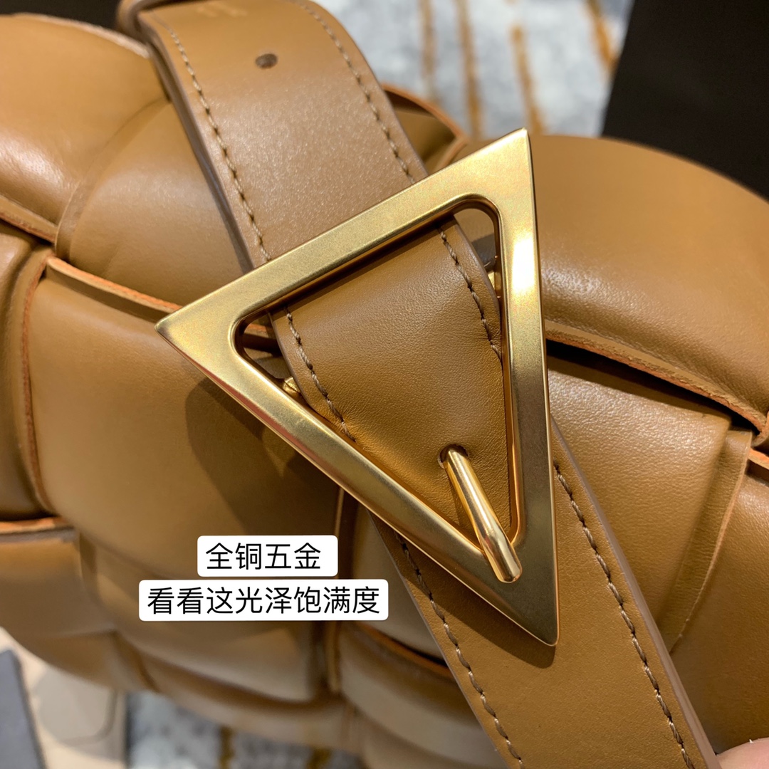 Bottega Veneta  PADDED  CASSETTE #591970