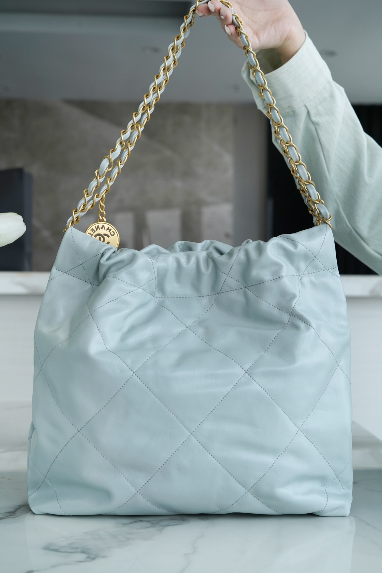 𝗖𝗛𝗔𝗘𝗡𝗟✦23C 22 handbag authentic tail leather haze blue small