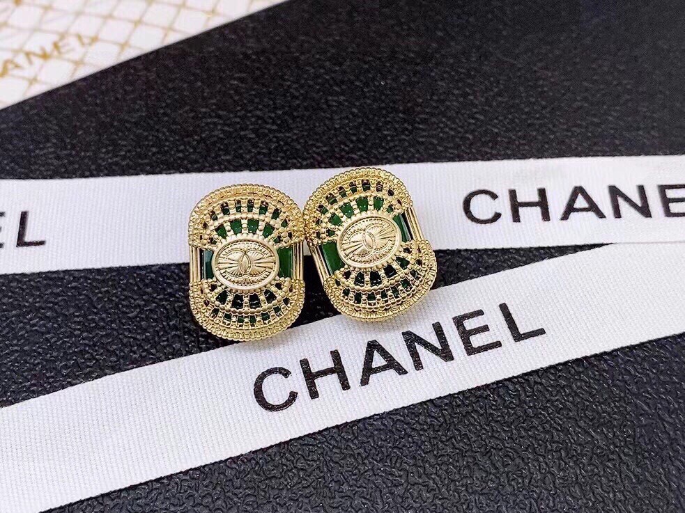 CHANEL🇫🇷Xiaoxiang medieval letter earrings