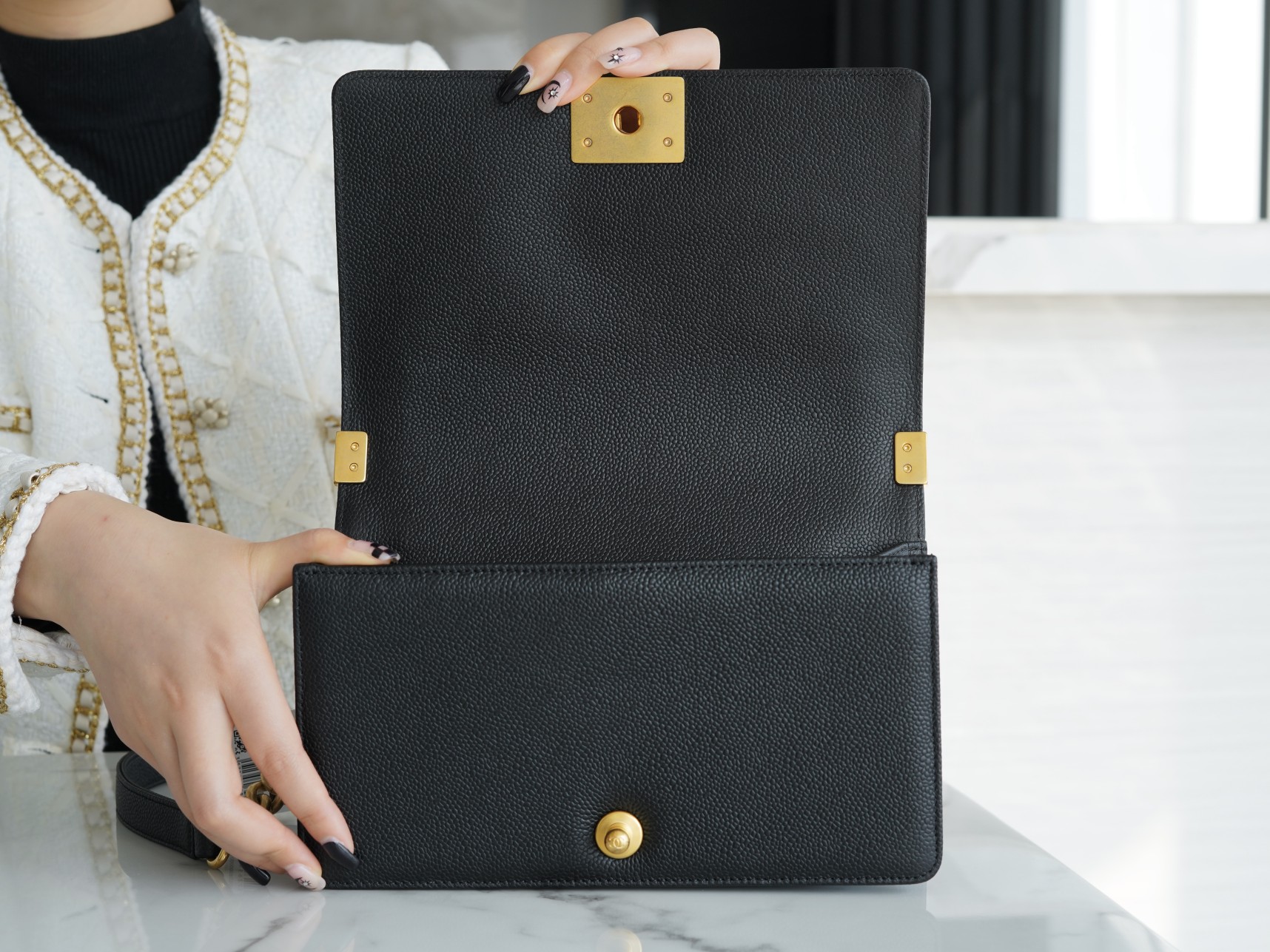 𝗖𝗵𝗮𝗻𝗲𝗹 𝗟𝗲𝗯𝗼𝘆 Imported custom caviar calfskin:Large ball pattern Medium Black Gold