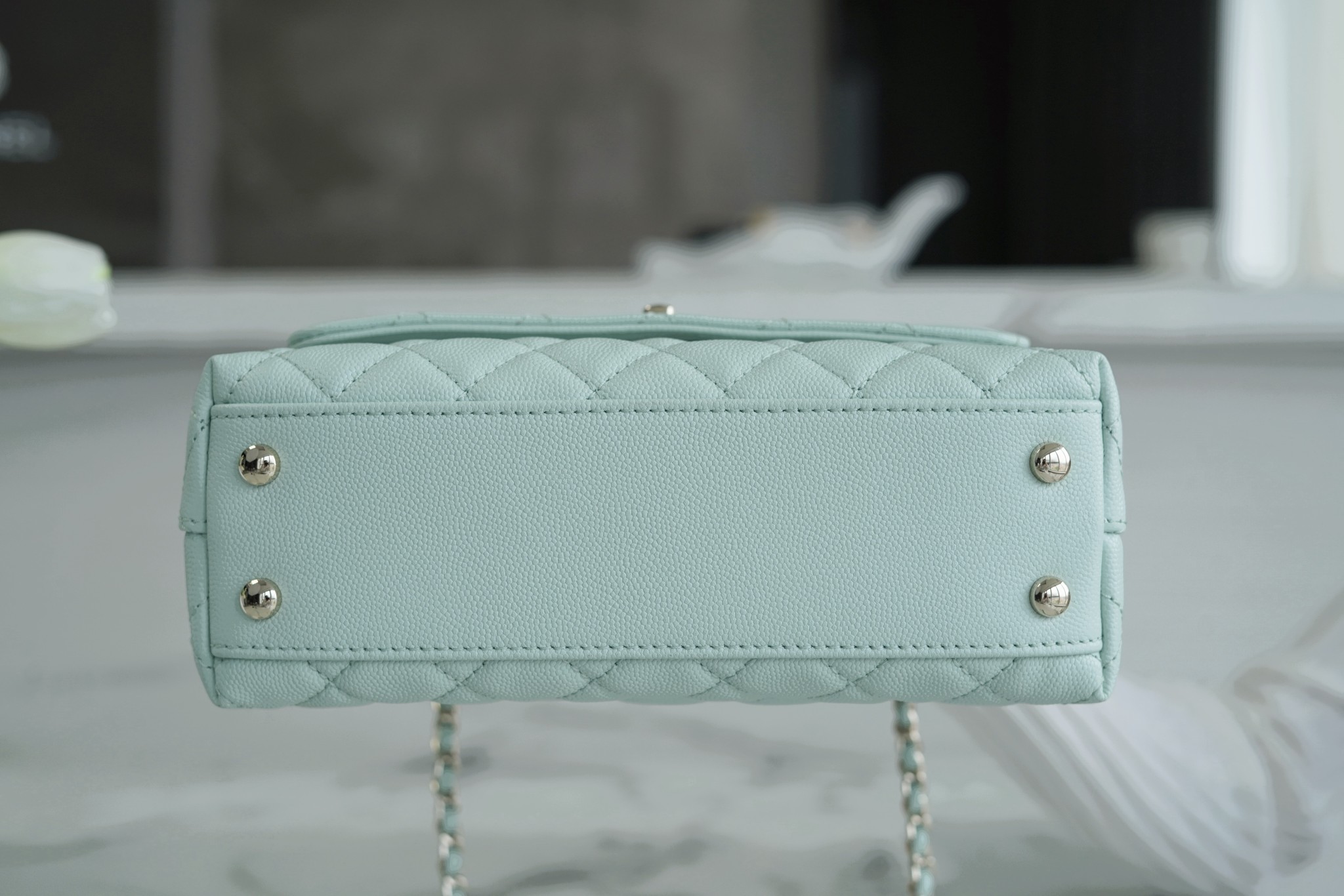 CHANEL 𝑪𝒐𝑪𝒐 𝒉𝒂𝒏𝒅𝒍 𝒆 New cowhide handle small 𝙗𝙖𝙗𝙮 blue