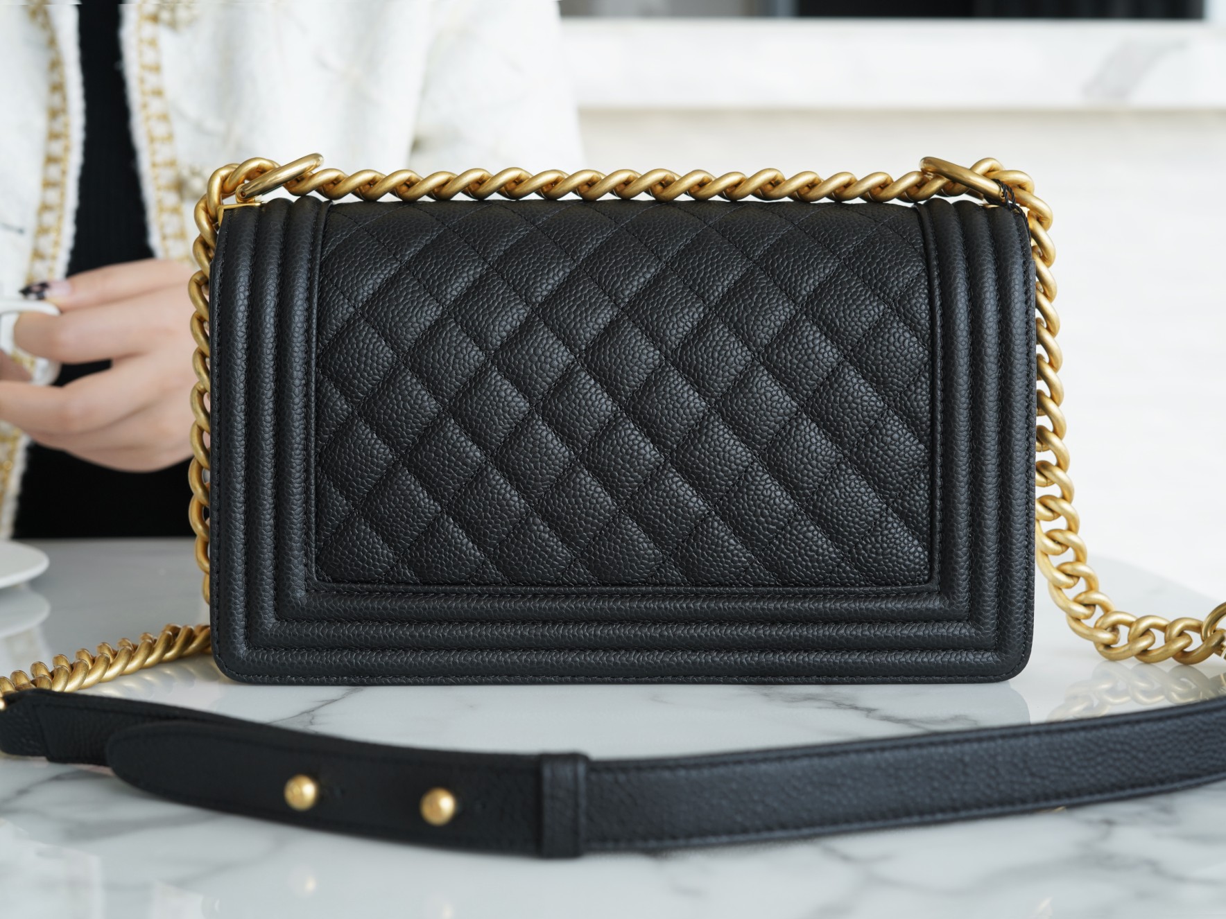 𝗖𝗵𝗮𝗻𝗲𝗹 𝗟𝗲𝗯𝗼𝘆 Imported custom caviar calfskin:Large ball pattern Medium Black Gold