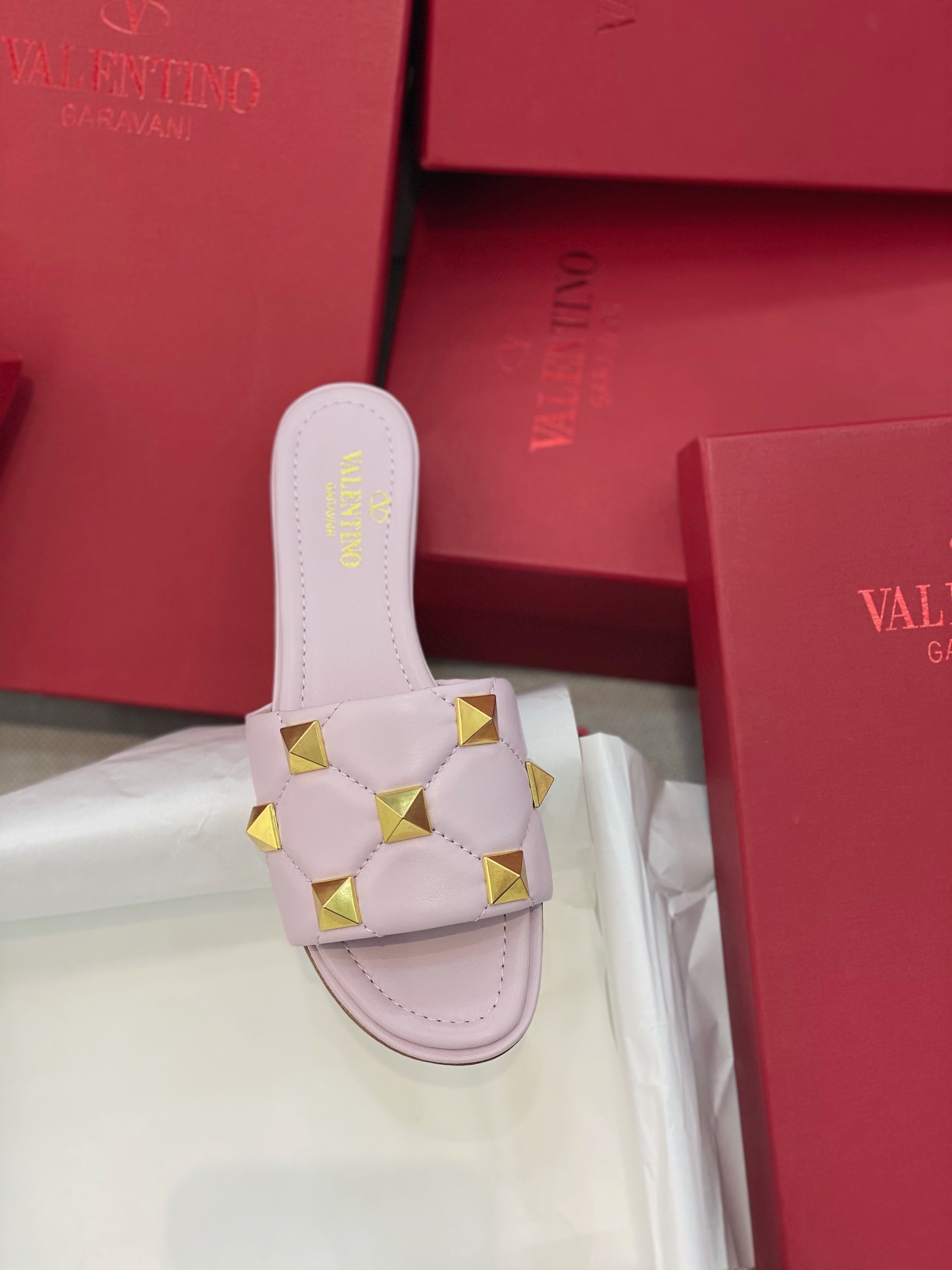【Valentino】𝟐𝟎𝟐𝟏/𝐒𝐒 𝐧𝐞𝐰 021 official website new metal rivets diamond plaid slippers Qin Lan the same model