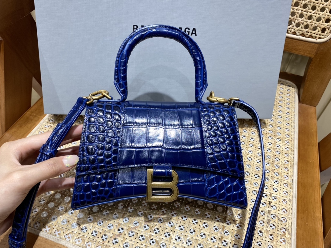 BALENCIAGA 𝐇𝐨𝐮𝐫𝐠𝐥𝐚𝐬𝐬 𝐗𝐒 crocodile-textured cowhide