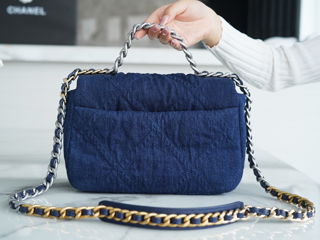 𝗖𝗛𝗔𝗡𝗘𝗟 ❶❾ 𝗕𝗔𝗚 Original denim series ❥ Genuine leather ❥ Small ❥𝟮𝟮𝗣𝗣 Dark denim