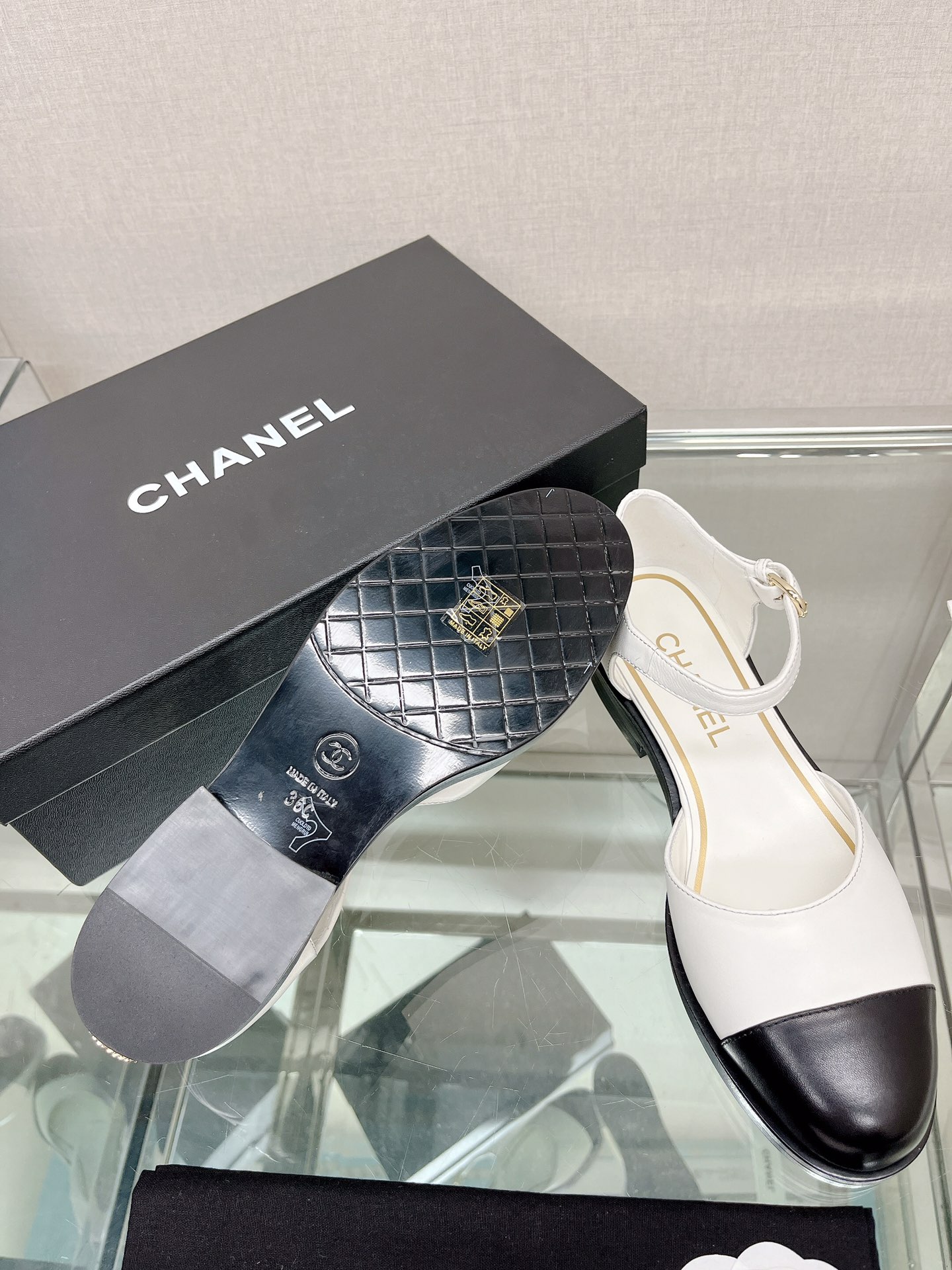 CHANEL 23Ss small incense thick bottom Mary Jane hollow sandals imported lambskin
