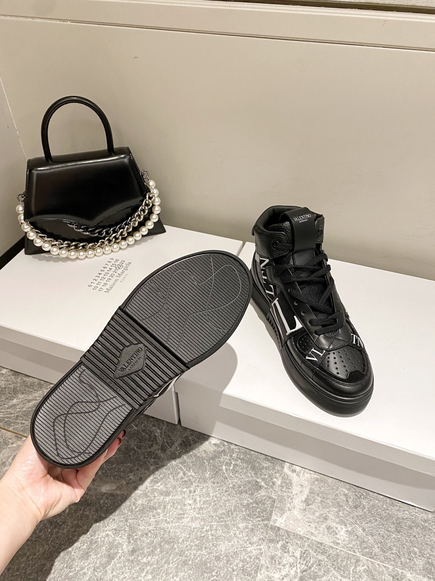 【Valentino】Valentino 2020 new high-top sneakers couple models on the new high end quality