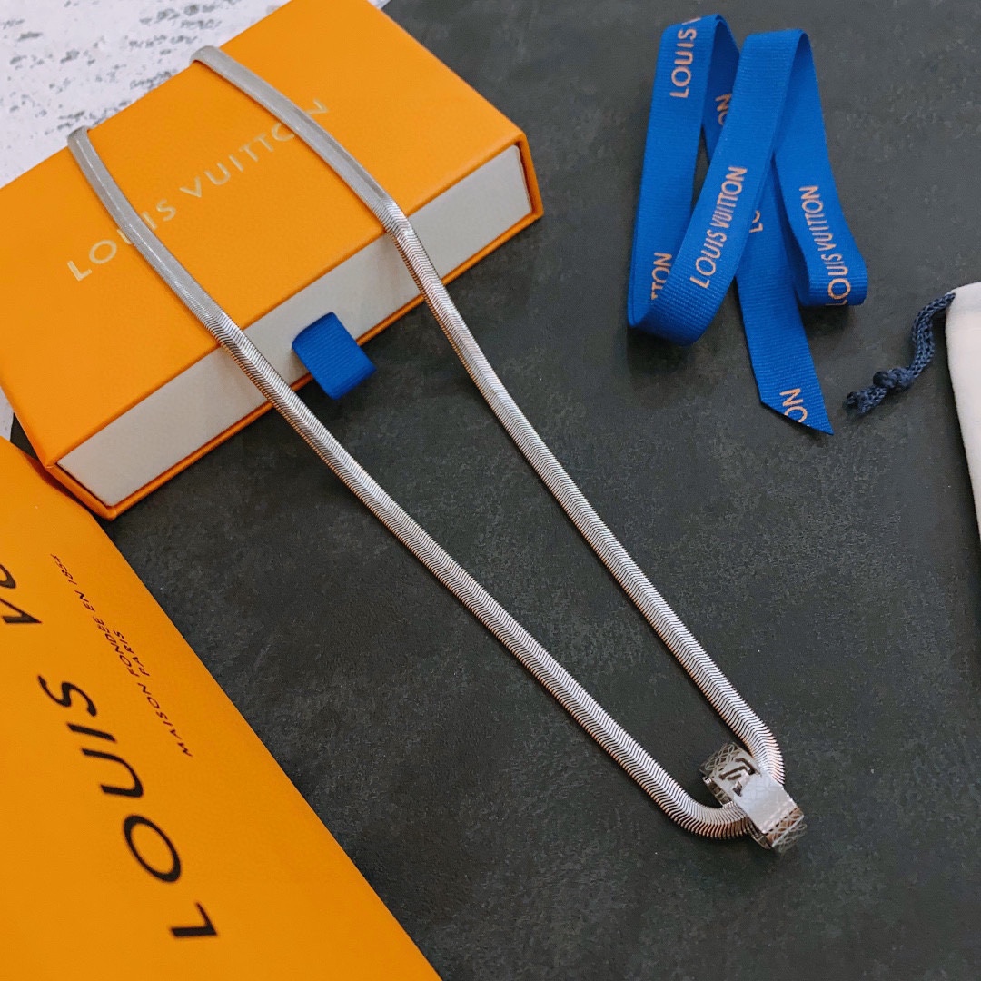 Louis Vuitton vintage silver necklace, couple's version, chain length 60 cm, changeable