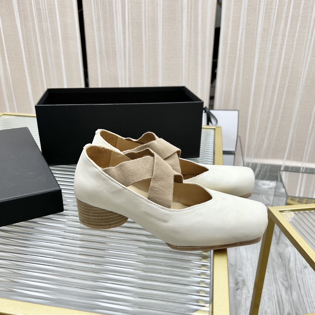 𝐔𝐌𝐀 𝐖𝐀𝐍𝐆｜𝟐𝟎𝟐𝟑/𝐒𝐒 𝐧𝐞𝐰  UMA WANG classic models retro do old ballet shoes