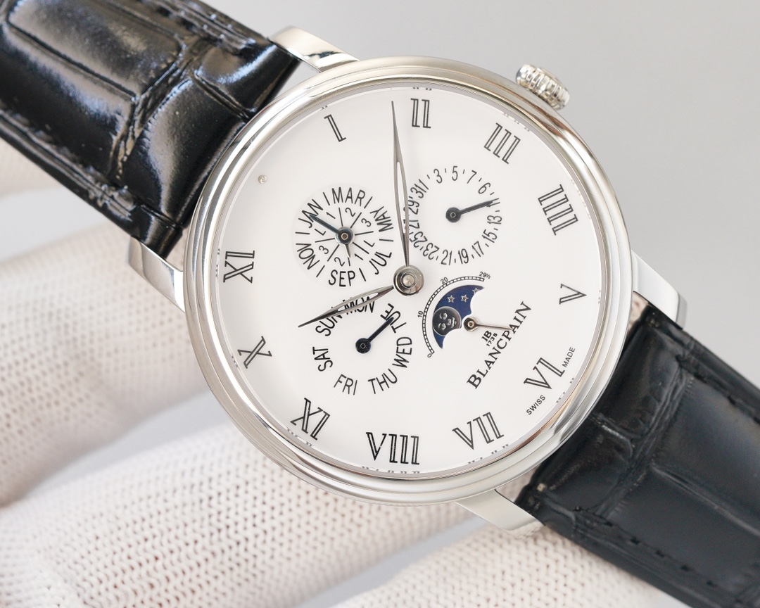 Blancpain - This functional watch comes from the classic Blancpain collection