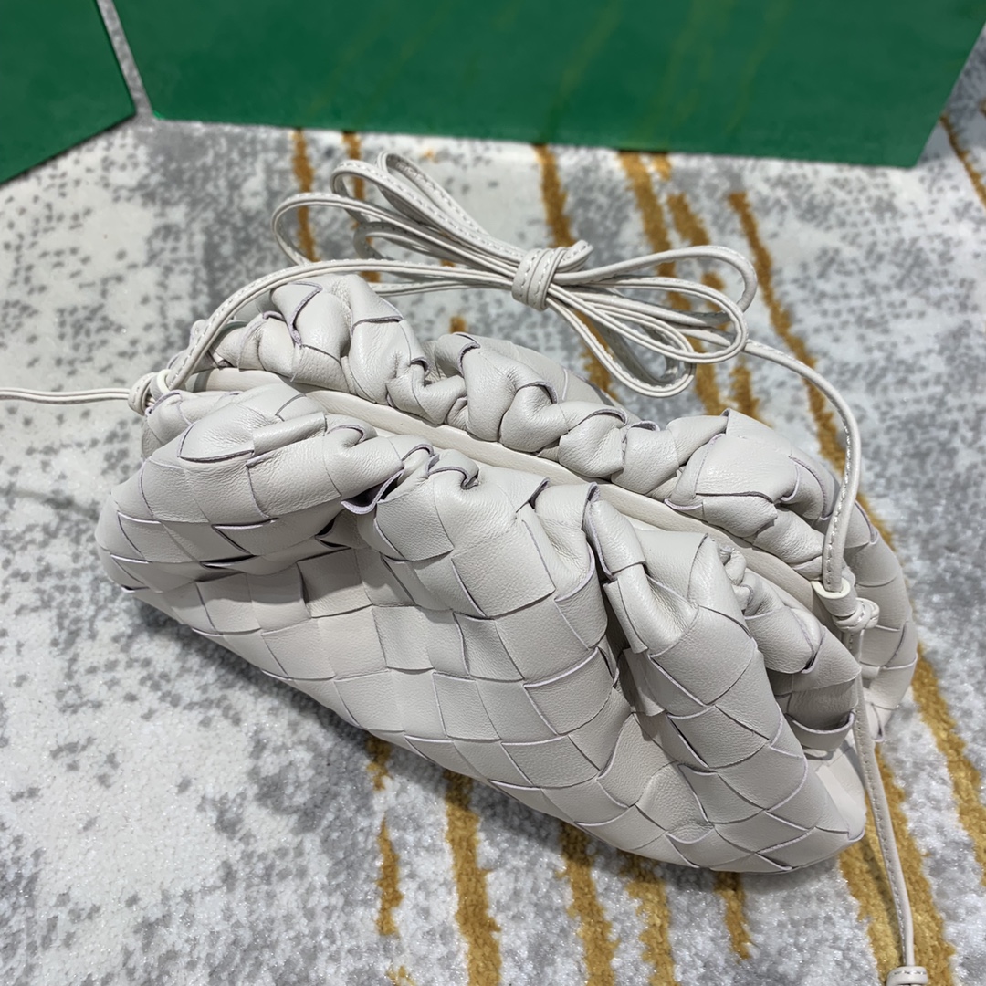 Bottega Veneta  THE MINI POUCH  #585852