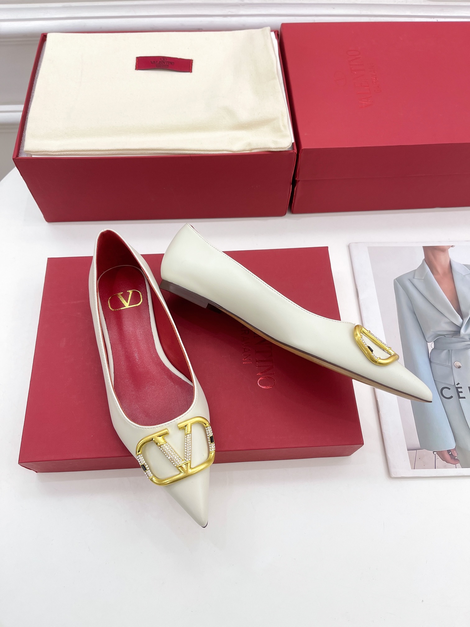 【Valentino】𝟐𝟎𝟐𝟏/𝐒𝐒 𝐧𝐞𝐰 Valentino 2022 spring and summer new large V diamond buckle high heels on the new