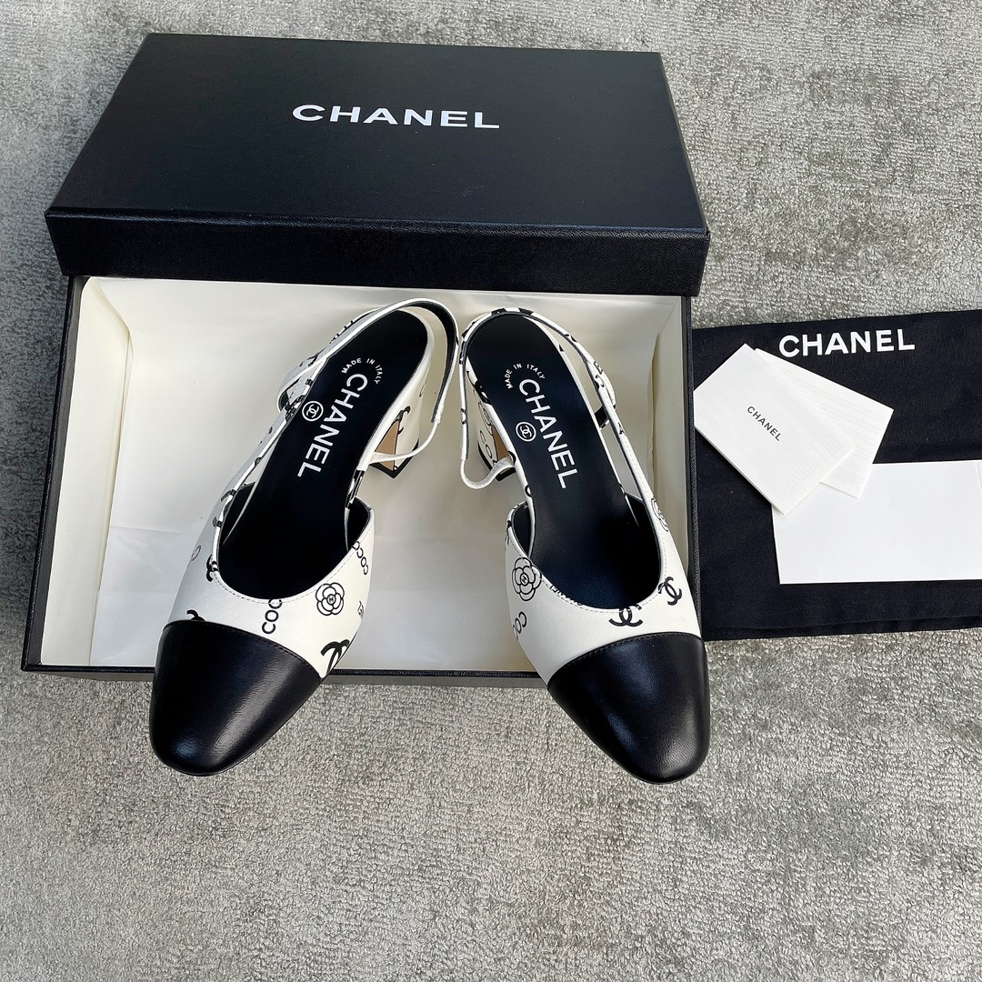 CHANEL especially popular color blocking single shoes continue the classic Chanel characteristics