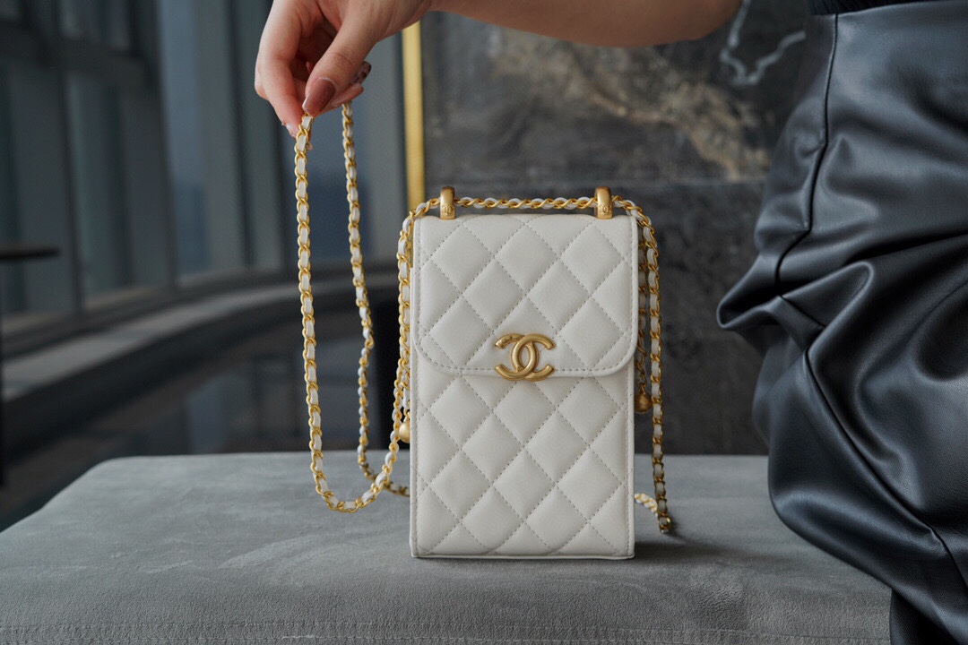 𝗖𝗛𝗔𝗘𝗡𝗟✦2021 Early Autumn New Double Ball Phone Bag 🤍 White