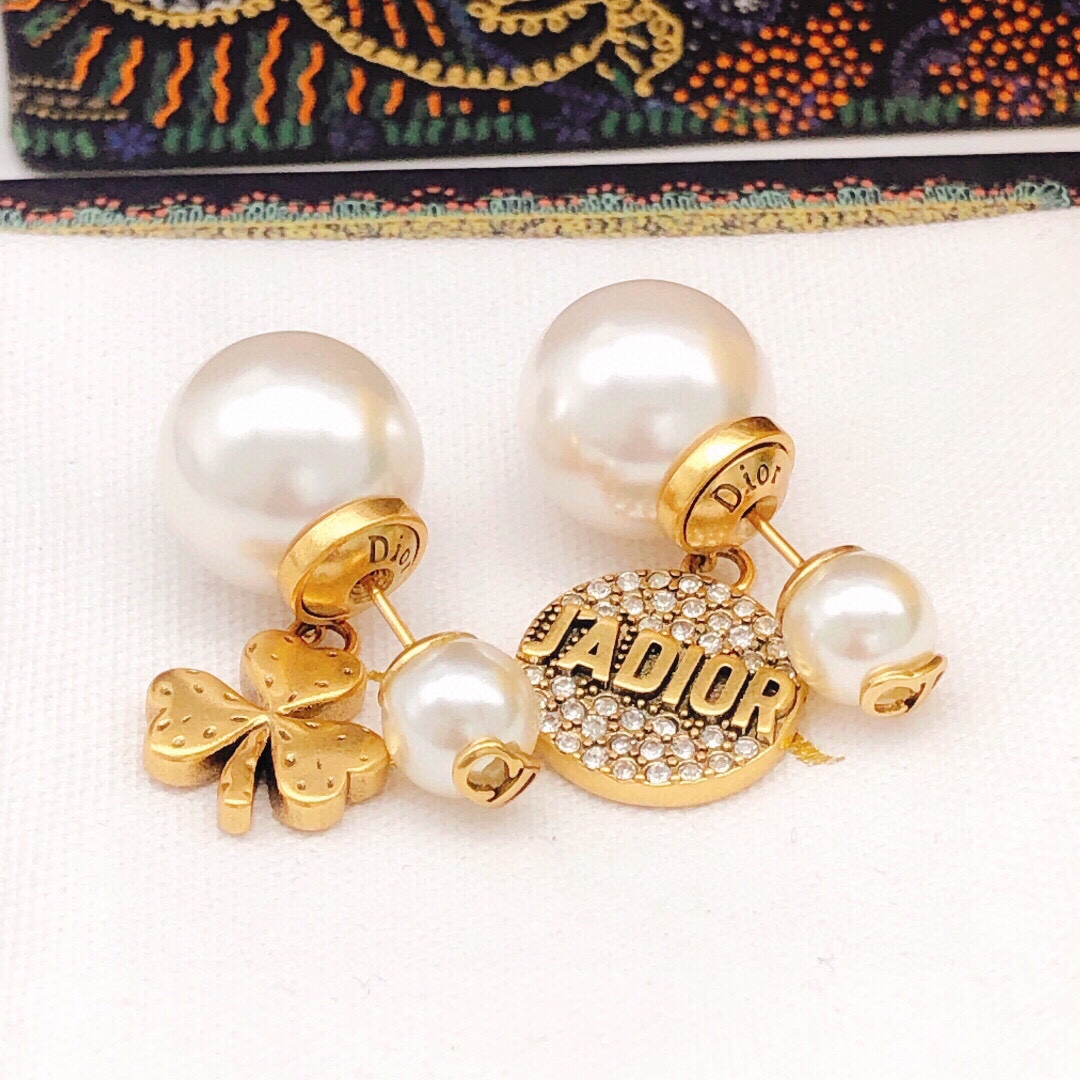 Dior Clover Letter Size Bead Stud Earrings