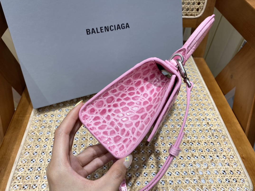 BALENCIAGA 𝐇𝐨𝐮𝐫𝐠𝐥𝐚𝐬𝐬 𝐗𝐒 crocodile-textured cowhide