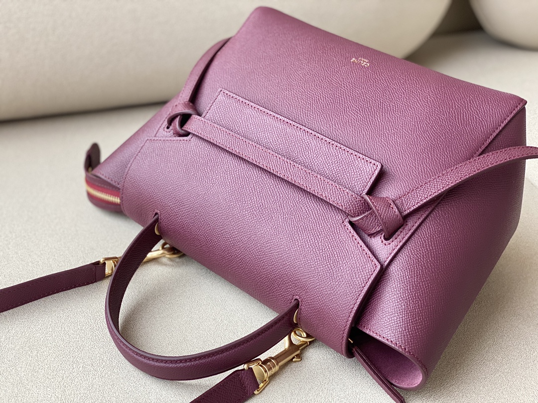 𝐂𝐞𝐥𝐢𝐧𝐞 BELT MICRO BAG in grained calfskin