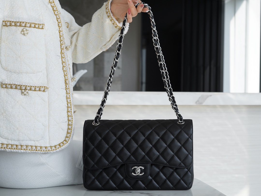 𝐂𝐇𝐀𝐍𝐄𝐋 Classic Flap France 🇫🇷 𝐇𝐇 𝐚𝐚𝐬 Original Caviar 🐂 Genuine Leather Caviar Large Black Silver 🖤
