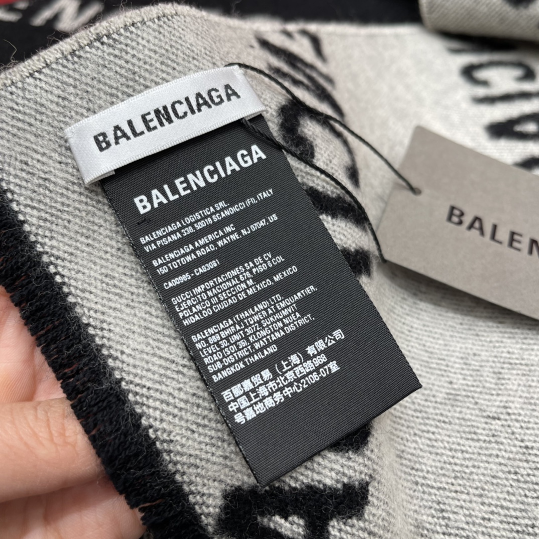 𝐁𝐚𝐥𝐞𝐧𝐜𝐢𝐚𝐠𝐚 Twill Logo Long Scarf 100% Wool