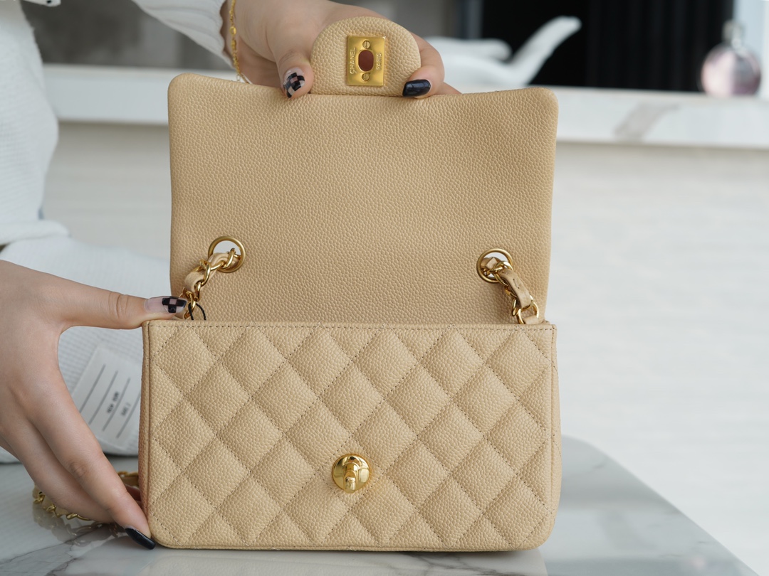 𝐂𝐇𝐀𝐍𝐄𝐋 Classic Flap Italian Channel Custom Calfskin Classic Mouth Flap Bag Large 𝒎𝒊𝒏𝒊🔆 Apricot