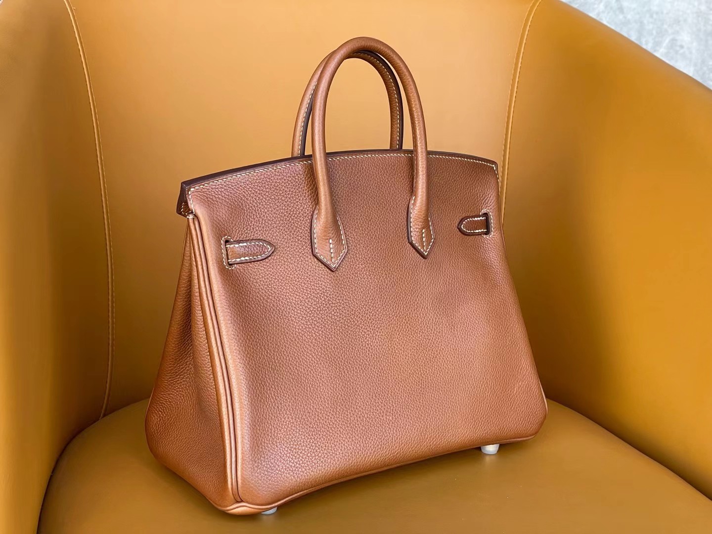 Birkin 25/30 Golden Brown Fubao leather is also the pelleted saddle leather