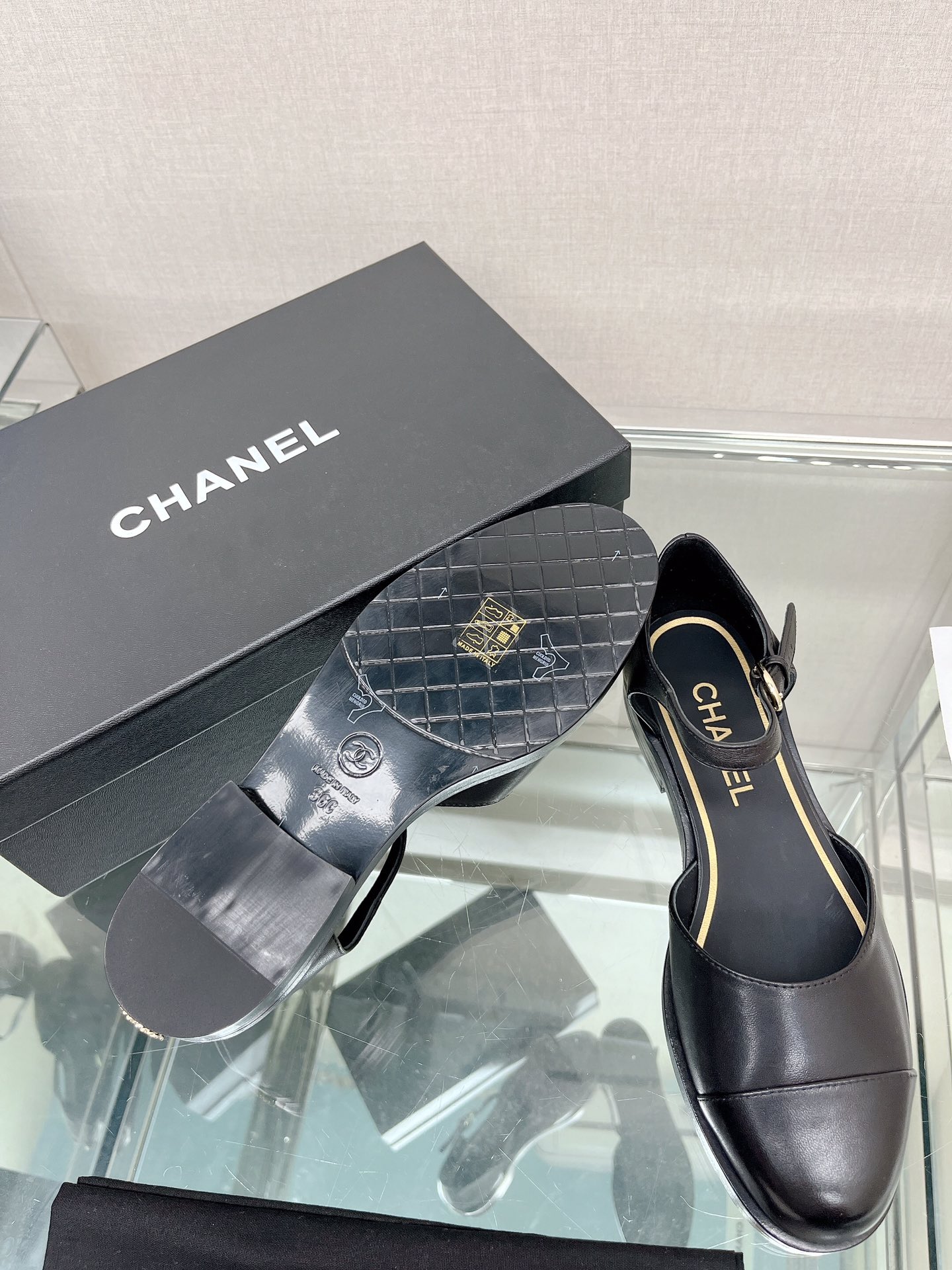 CHANEL 23Ss small incense thick bottom Mary Jane hollow sandals imported lambskin