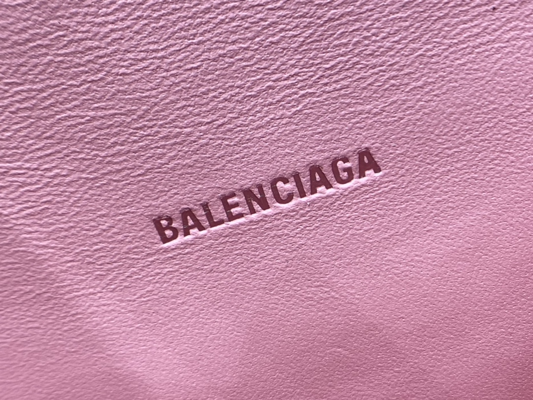 BALENCIAGA 𝐇𝐨𝐮𝐫𝐠𝐥𝐚𝐬𝐬 𝐗𝐒 crocodile-textured cowhide