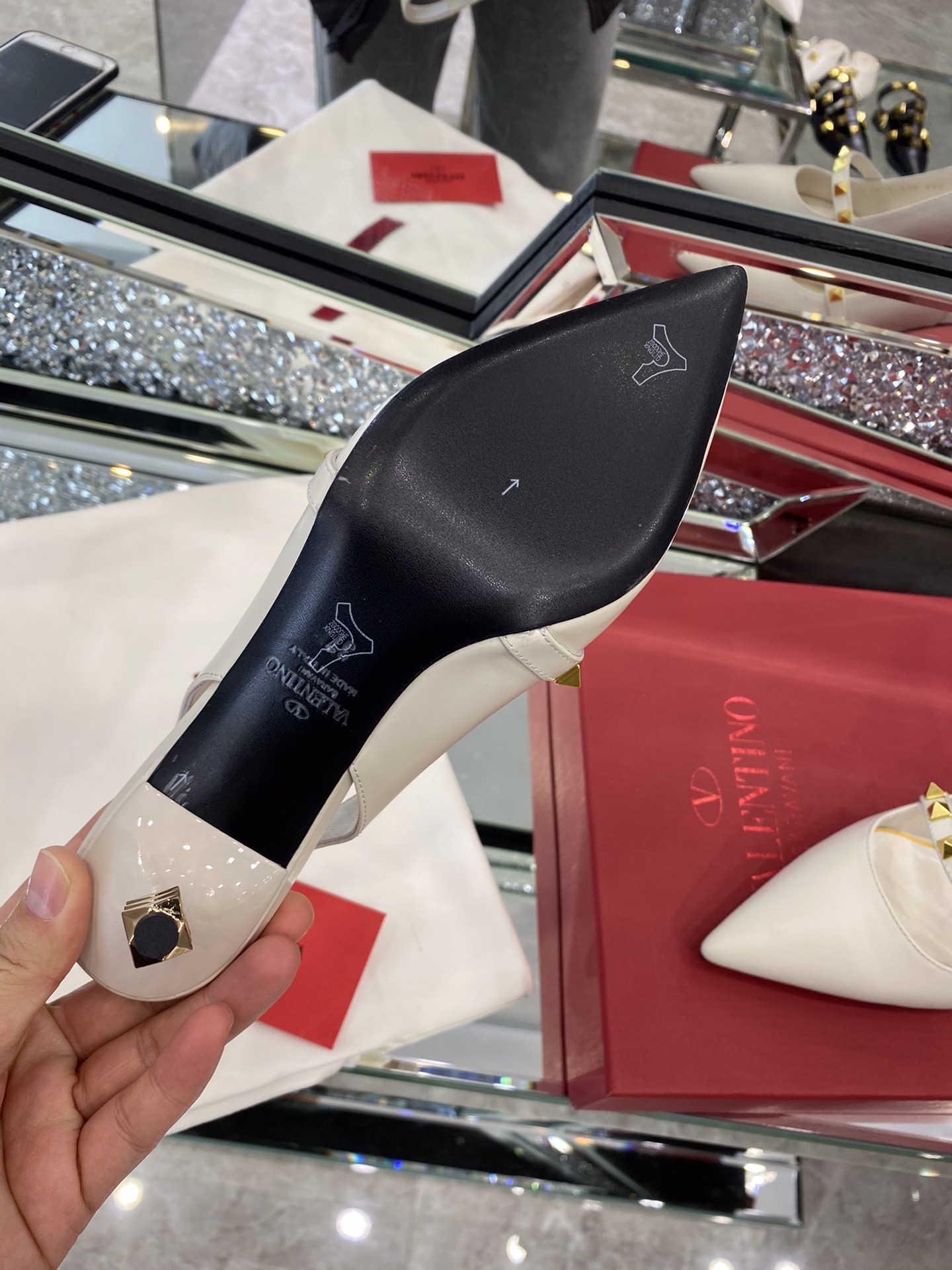 【Valentino】𝟐𝟎𝟐𝟏/𝐒𝐒 𝐧𝐞𝐰 The latest series of counter perfect details original matte open edge bead leather