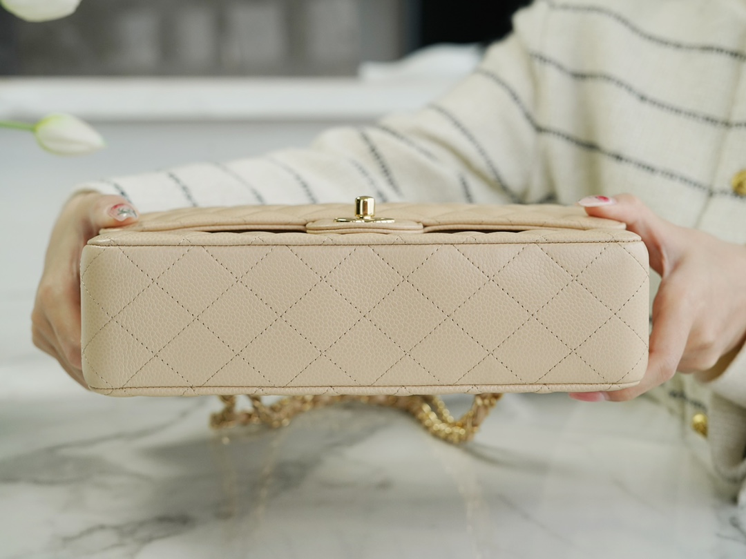 𝐂𝐇𝐀𝐍𝐄𝐋 Classic Flap France 🇫🇷 𝐇𝐚𝐚𝐬Original Caviar 🐂 Genuine Leather Caviar Medium Apricot