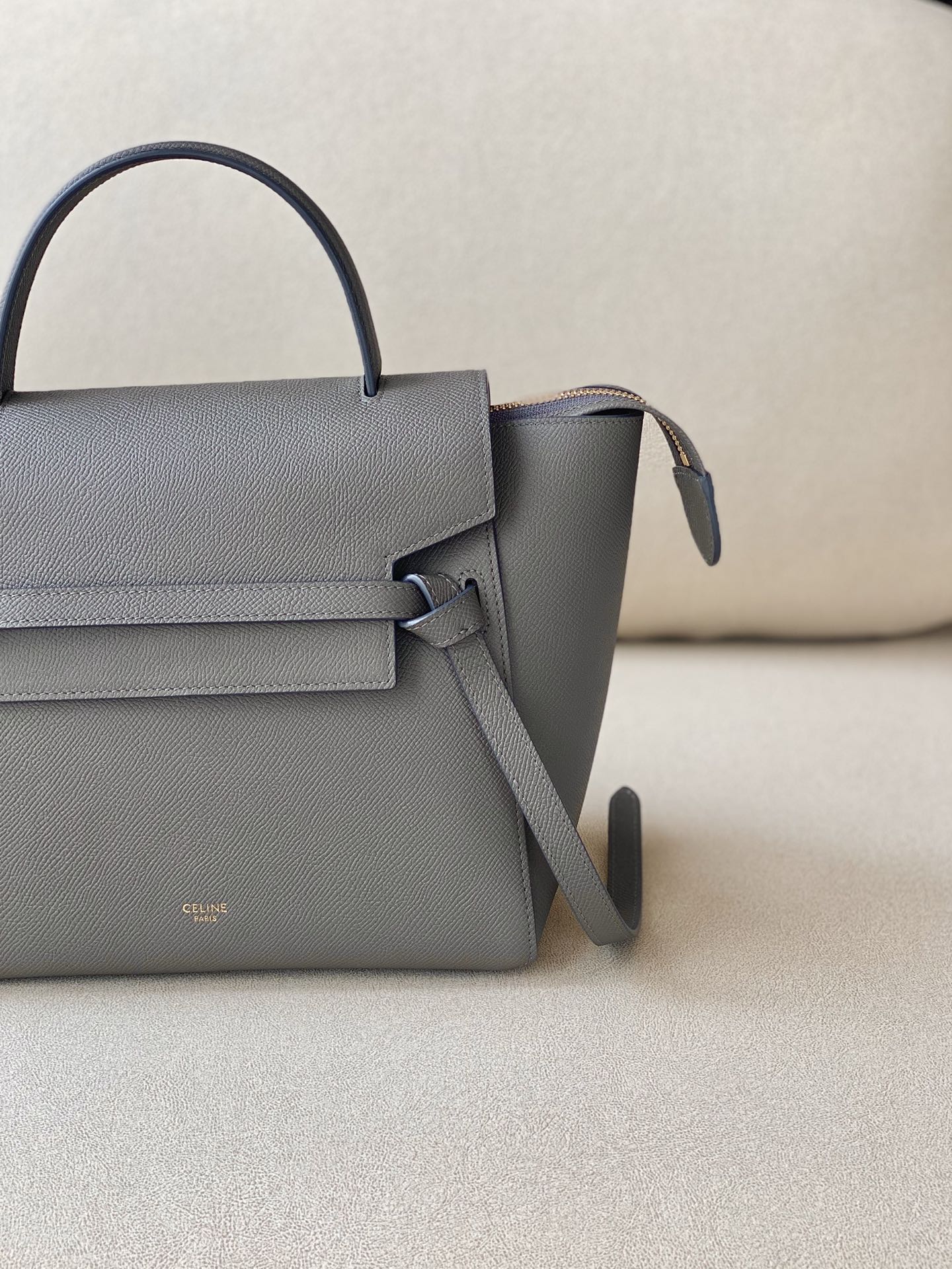 𝐂𝐞𝐥𝐢𝐧𝐞 BELT MICRO BAG in grained calfskin