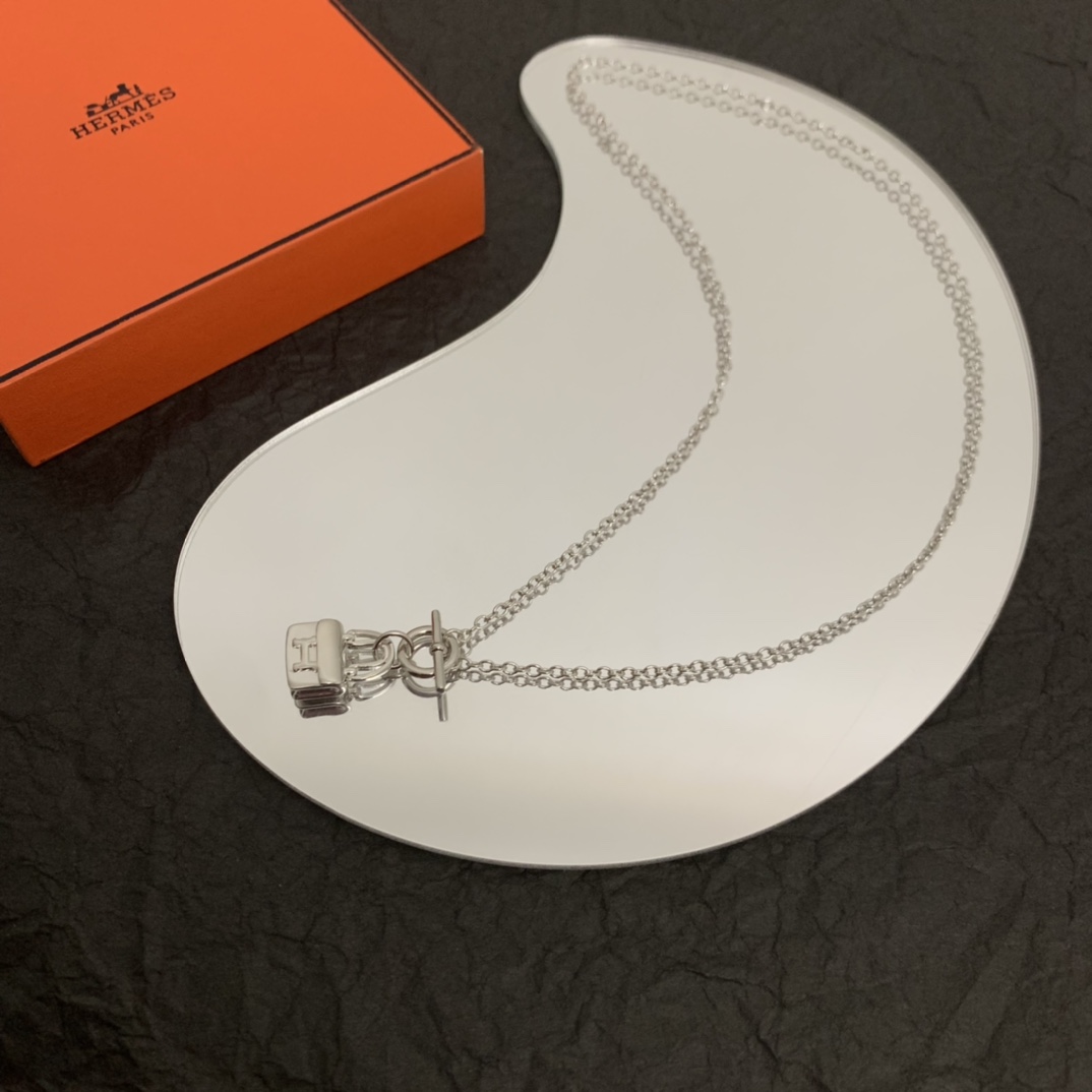 Hermes necklace