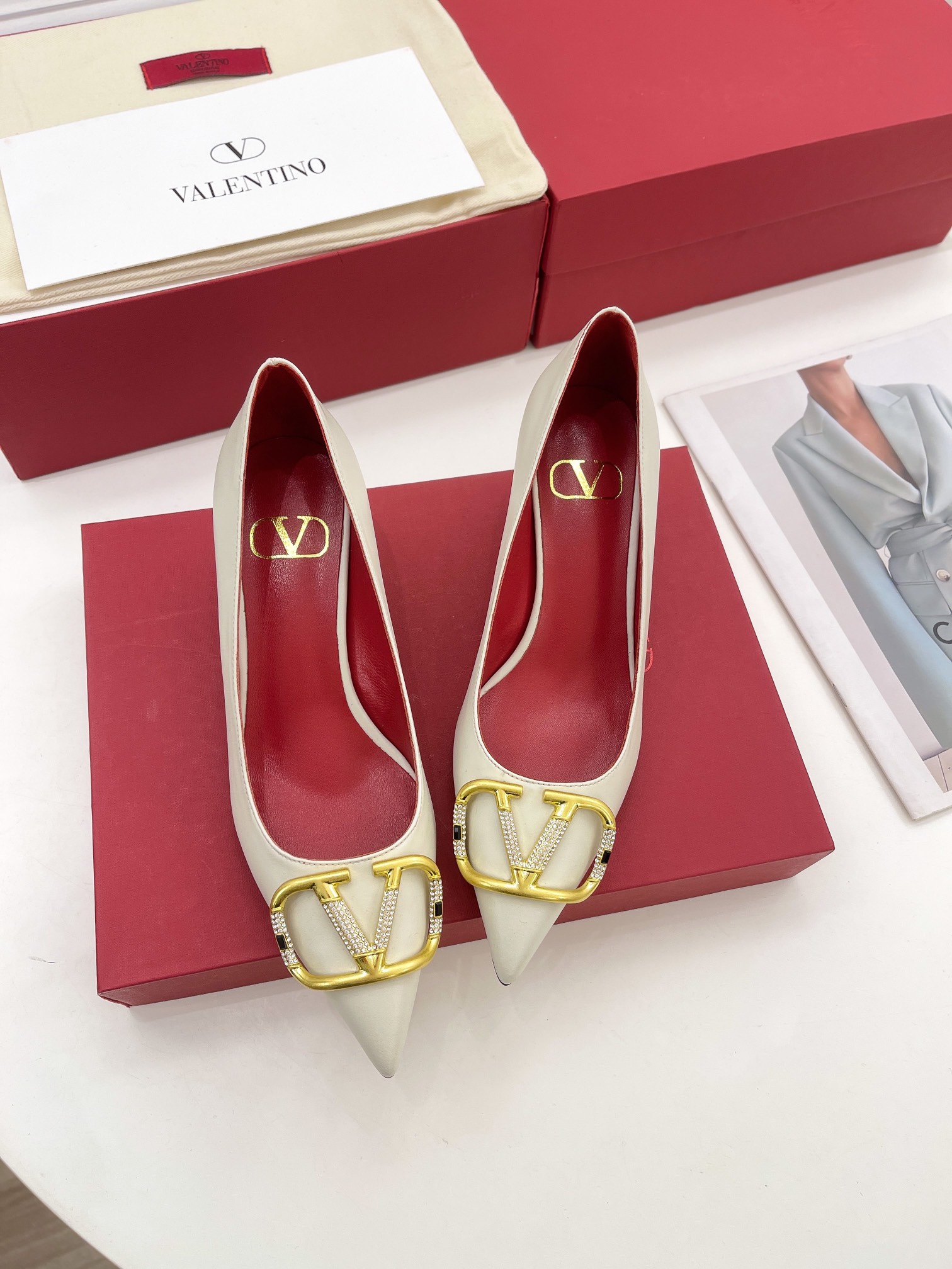 【Valentino】𝟐𝟎𝟐𝟏/𝐒𝐒 𝐧𝐞𝐰 Valentino 2022 spring and summer new large V diamond buckle high heels on the new
