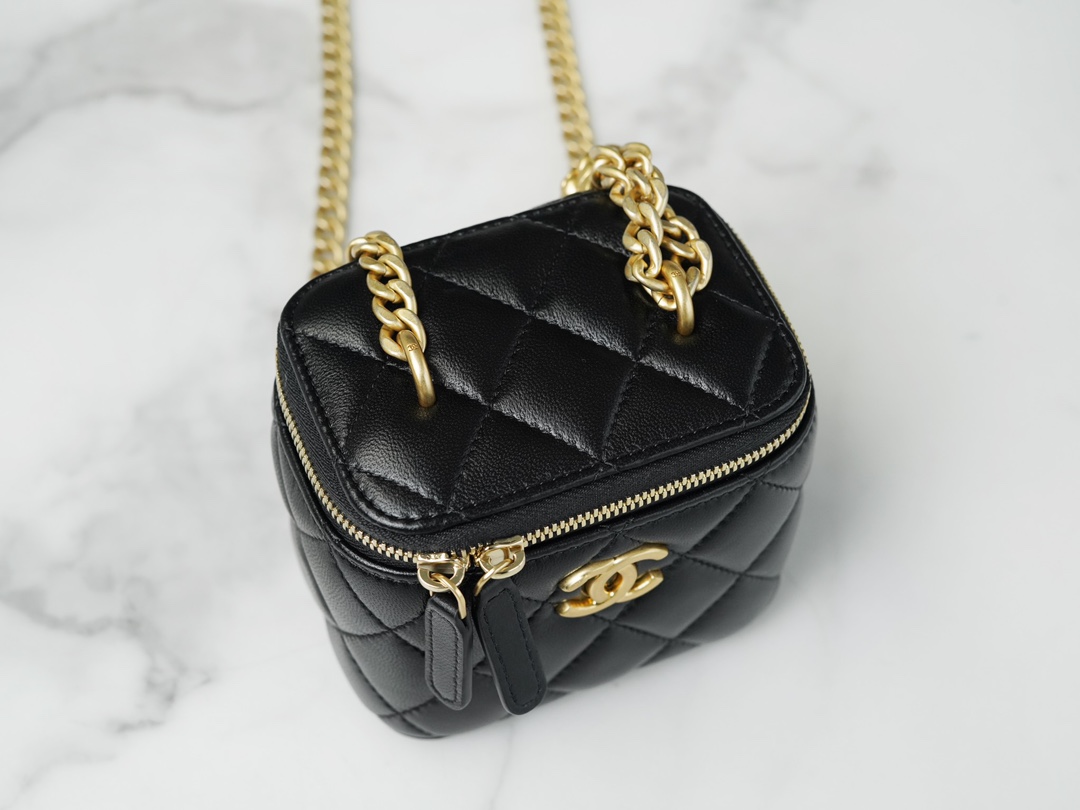 𝗖𝗛𝗔𝗡𝗘𝗟✦ 23s new spring/summer Camellia adjustable buckle small box