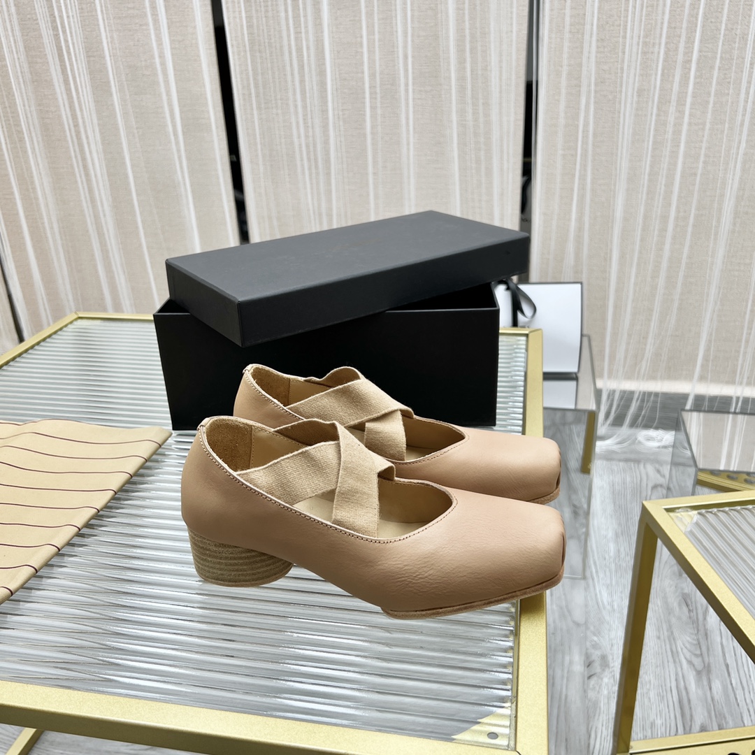 𝐔𝐌𝐀 𝐖𝐀𝐍𝐆｜𝟐𝟎𝟐𝟑/𝐒𝐒 𝐧𝐞𝐰  UMA WANG classic models retro do old ballet shoes