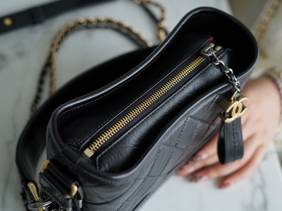 𝗖𝗵𝗮𝗻𝗲𝗹𝗚𝗮𝗯𝗿𝗶𝗲𝗹𝗲❥⼵ New style stray bag Italy 🇮🇹 Montebello original cowhide: small black