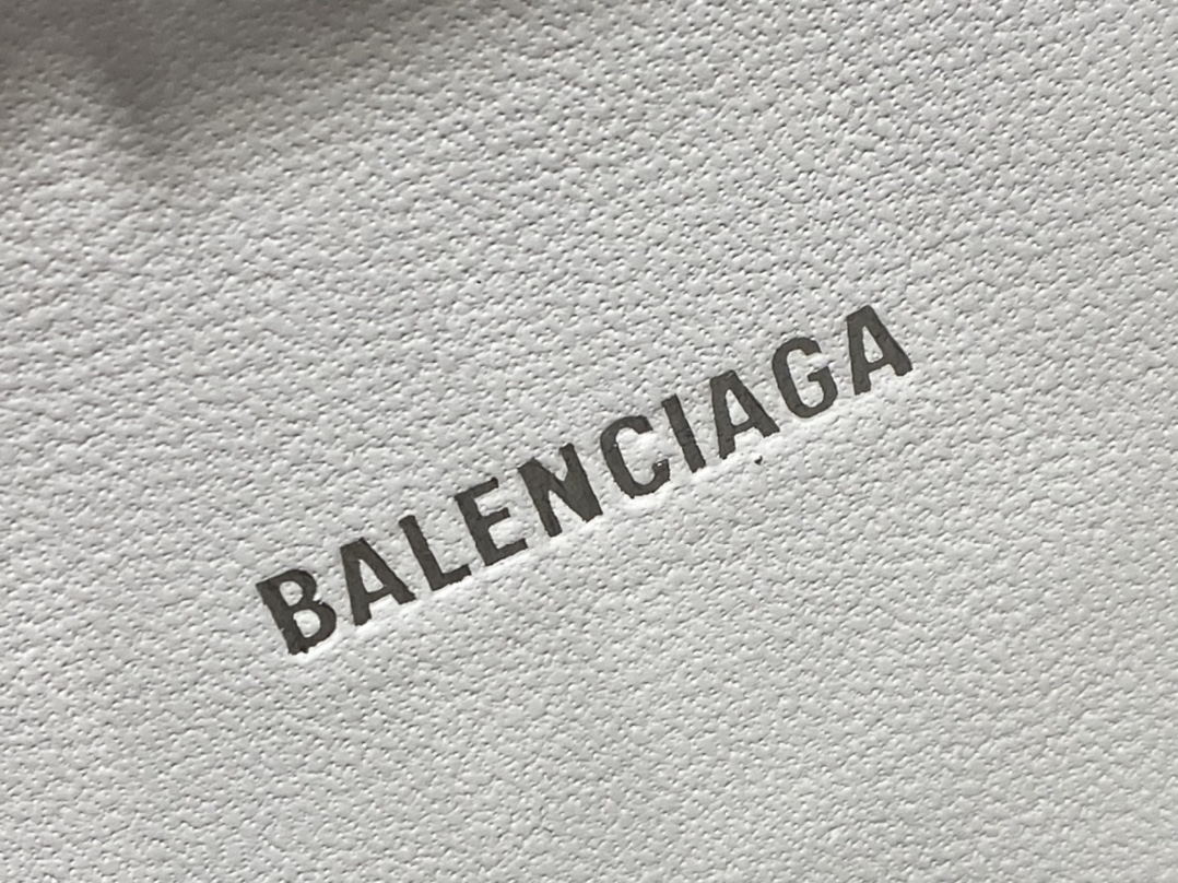 BALENCIAGA 𝐇𝐨𝐮𝐫𝐠𝐥𝐚𝐬𝐬 𝐗𝐒 crocodile-textured cowhide