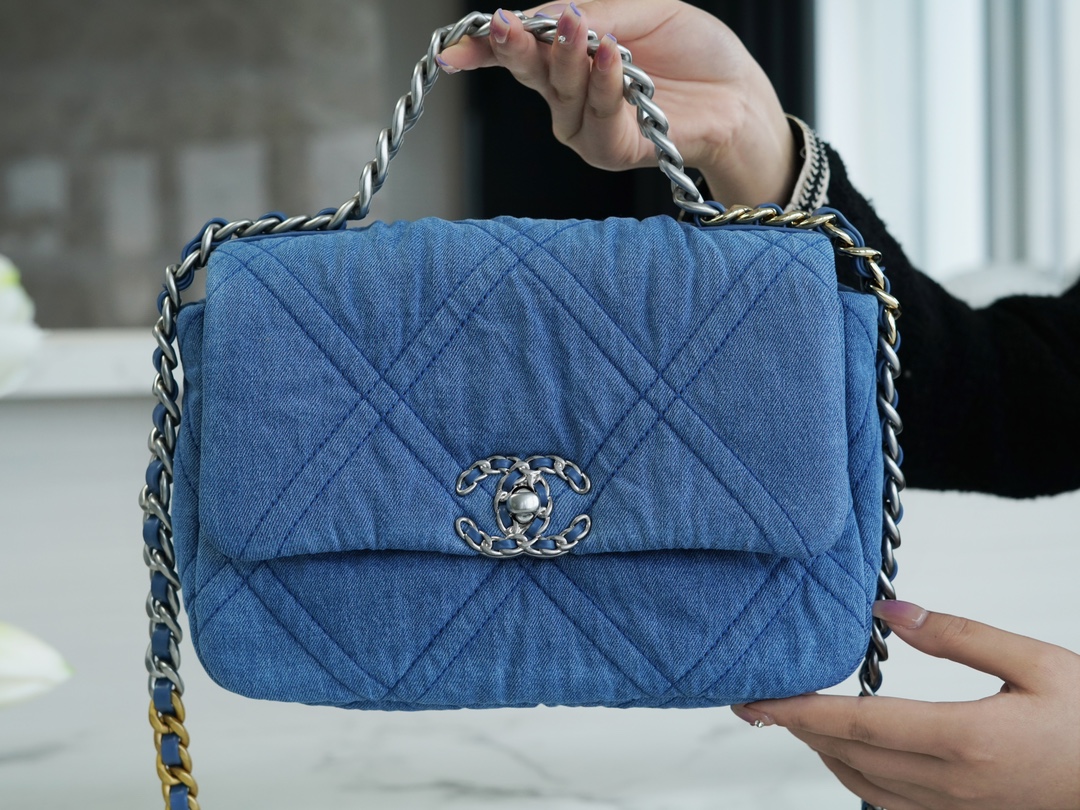 𝗖𝗛𝗔𝗡𝗘𝗟 ❶❾ 𝗕𝗔𝗚 Original Denim Series ❥ Genuine Leather ❥ Small ❥𝟮𝟮𝗣 Denim Light Blue 🌀