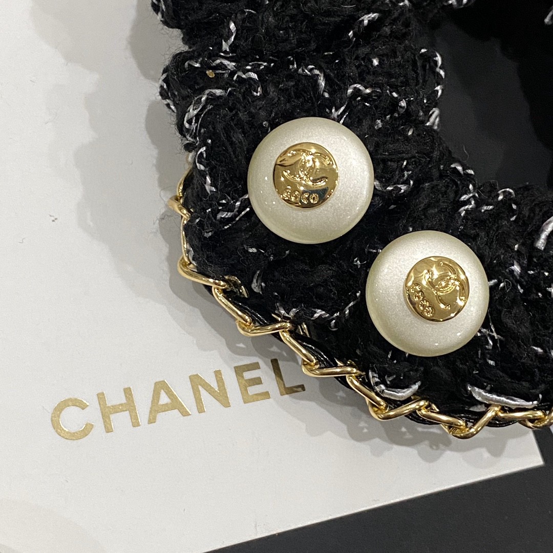 CHANEL🇫🇷Xiaoxiang Swarovski Alphabet Round Pearl Earrings