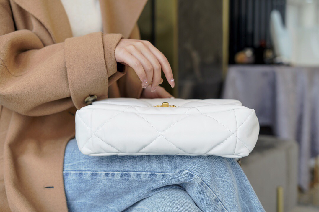 𝗖𝗛𝗔𝗡𝗘𝗟 ❶❾ 𝗕𝗔 𝗚 Original lambskin series ❥ Genuine leather ❥ Medium ❥ Fairy white ☁️ੈ✩‧₊˚