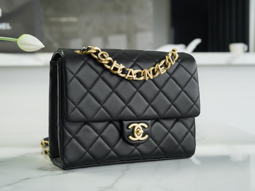 𝗖𝗛𝗔𝗡𝗘𝗟 23P New Letter Chain Flap Bag Black