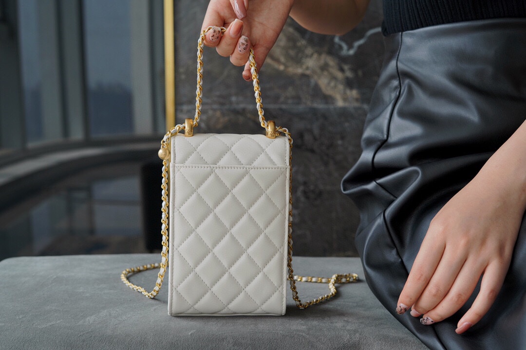 𝗖𝗛𝗔𝗘𝗡𝗟✦2021 Early Autumn New Double Ball Phone Bag 🤍 White