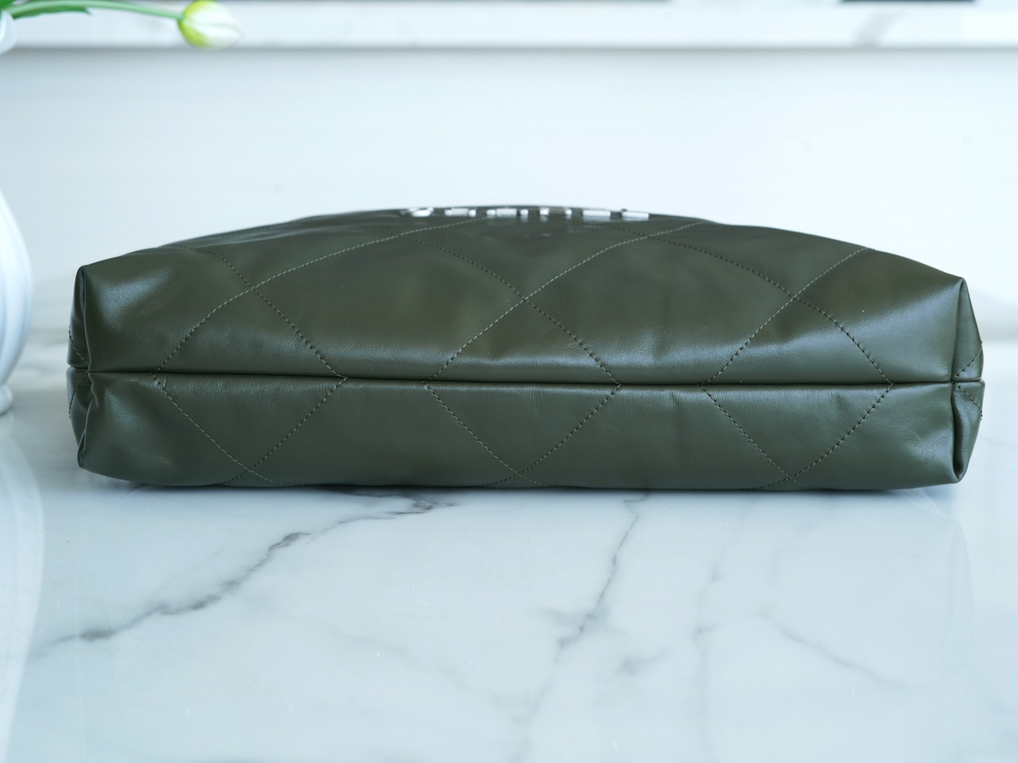 𝗖𝗛𝗔𝗘𝗡𝗟 ✦𝟐𝟐𝗣 spring and summer new 𝟐𝟐 handbag medium olive green