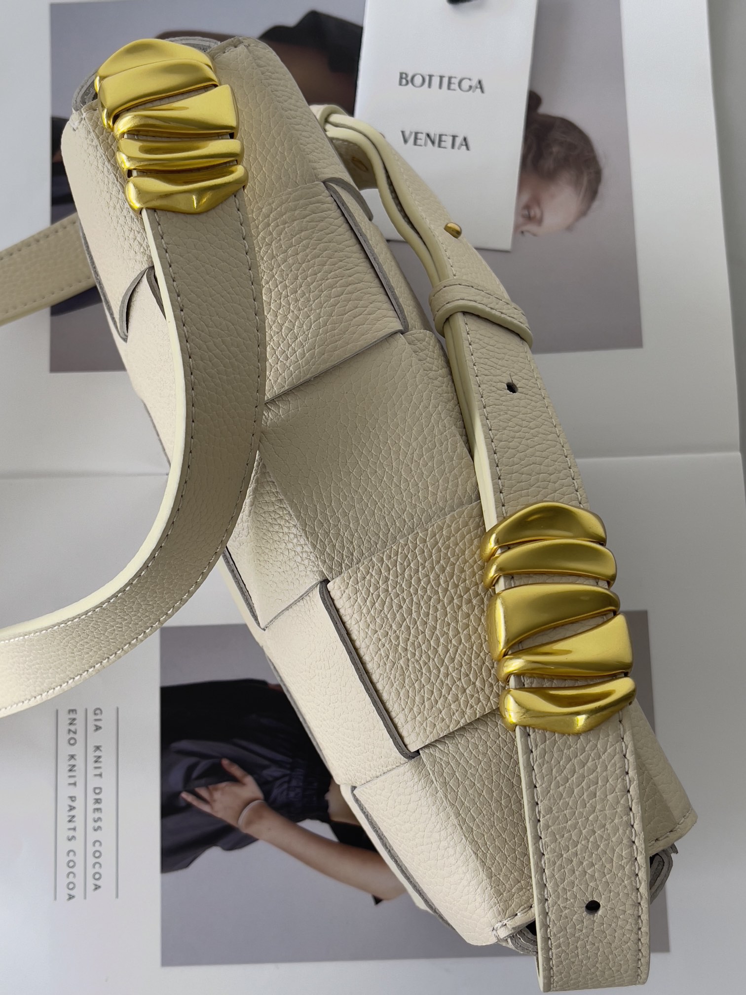 Bottega Veneta Cassette 5-panel lychee print white #666870