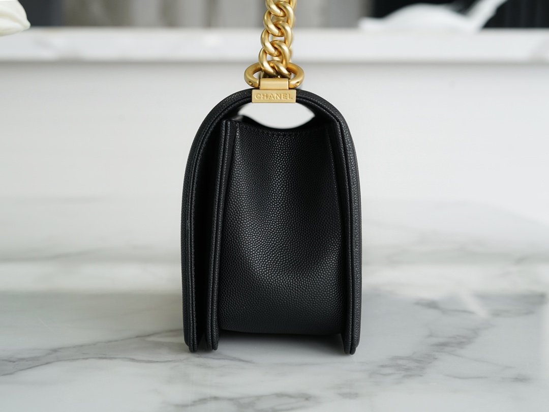 𝗖𝗵𝗮𝗻𝗲𝗹 𝗟𝗲𝗯𝗼𝘆 Imported custom caviar calfskin:Small ball pattern Medium Black Gold