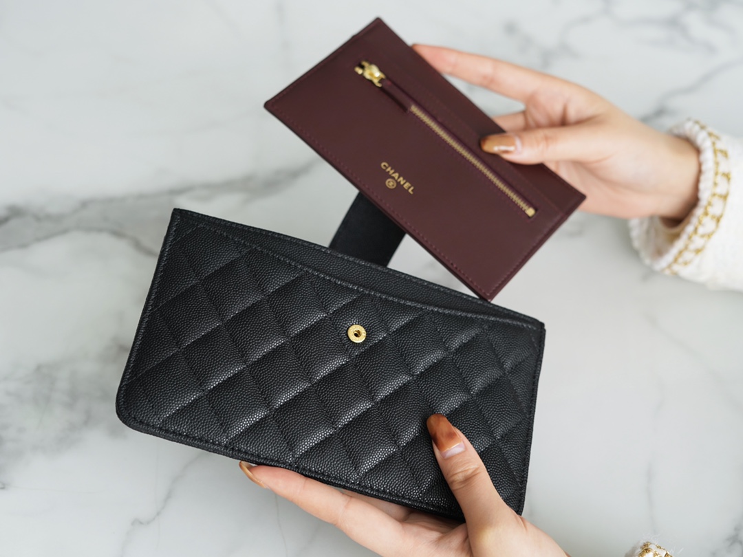 𝗖𝗛𝗔𝗘𝗡𝗟✦ Made of imported channel custom fine grain embossed calfskin 🐂 Classic 3-in-1 phone bag Black Gold