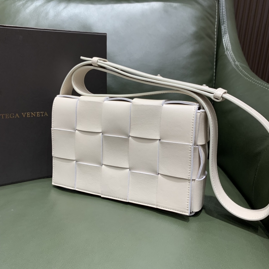 Bottega Veneta  𝘾𝘼𝙎𝙎𝙀𝙏𝙏𝙀 #578004
