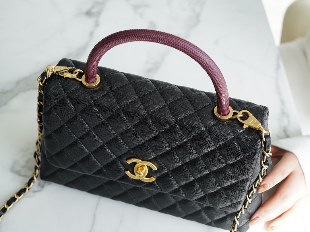 CHANEL 𝐂𝐨𝐂𝐨 𝐇𝐚𝐧𝐝𝐥𝐞 Lizard skin handle Medium Black